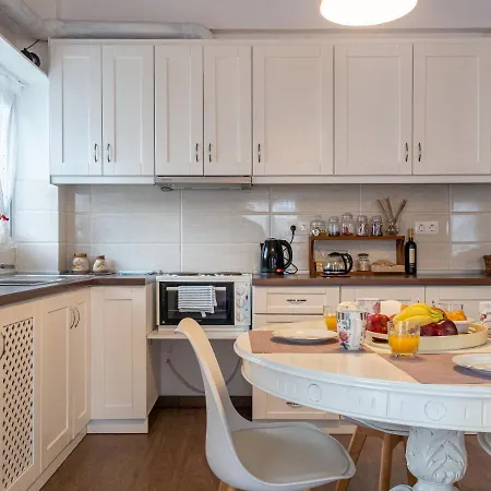 & Bright 2bd In Corfu Town Near Port Apartament